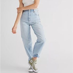 Rolla’s 80s genie balloon leg super high rise light wash